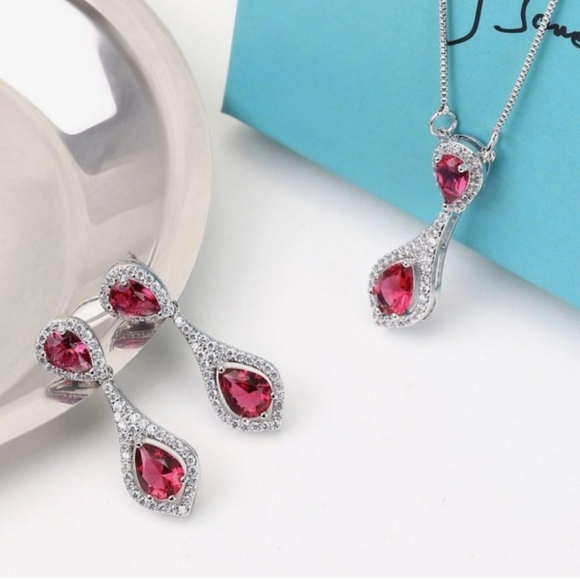 NWOT Pendant Necklace and Earrings - Picture 1 of 10